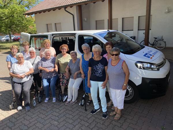 B&uuml;rgerbus - B&uuml;rgerinnen bei unserem Besuch in der Altenstube Niederkirchen